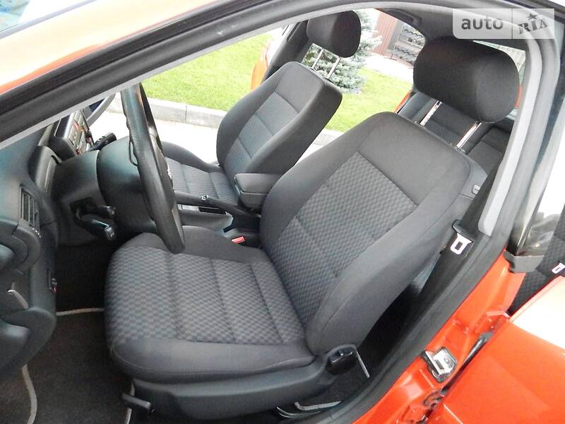 Седан Audi A4 2000 в Сарнах