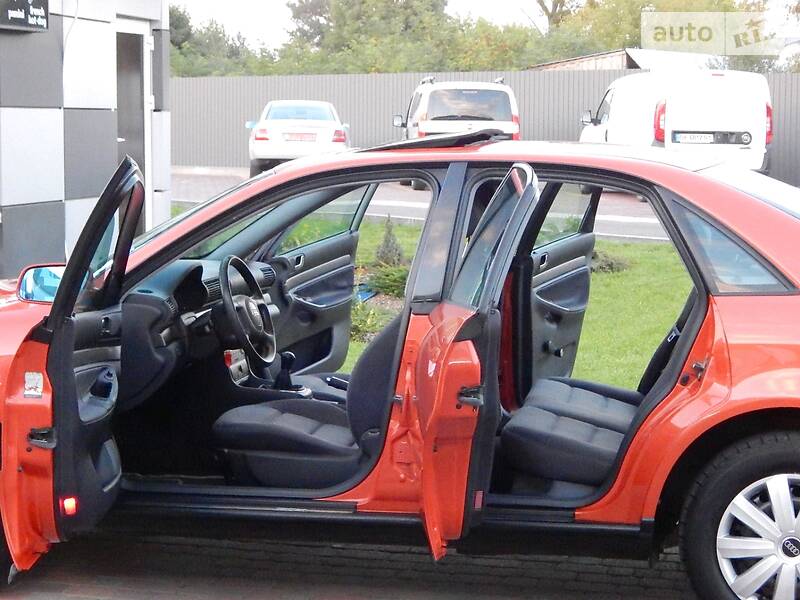 Седан Audi A4 2000 в Сарнах