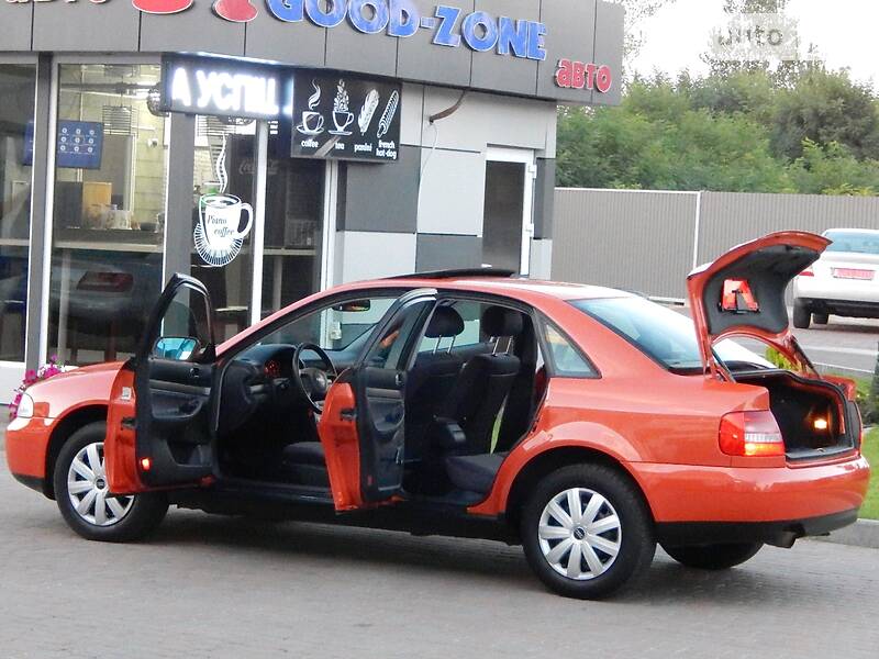 Седан Audi A4 2000 в Сарнах