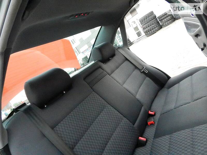 Седан Audi A4 2000 в Сарнах