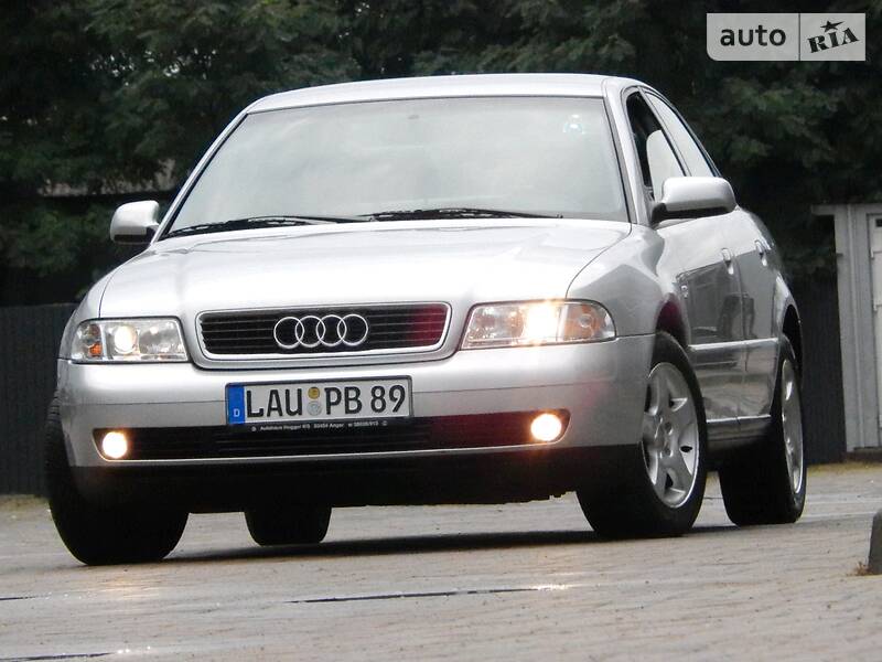 Седан Audi A4 2000 в Сарнах