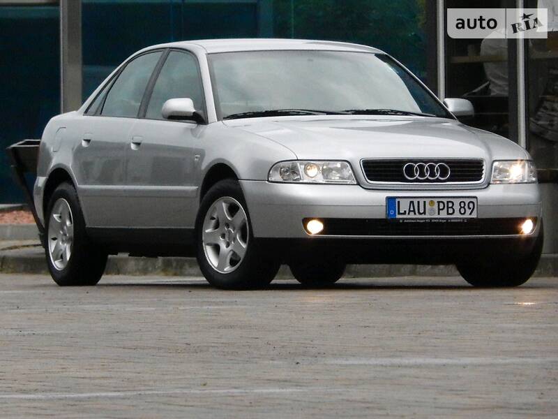 Седан Audi A4 2000 в Сарнах