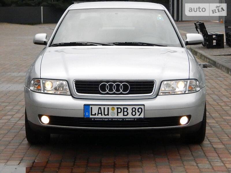 Седан Audi A4 2000 в Сарнах