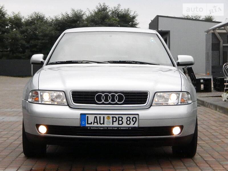 Седан Audi A4 2000 в Сарнах