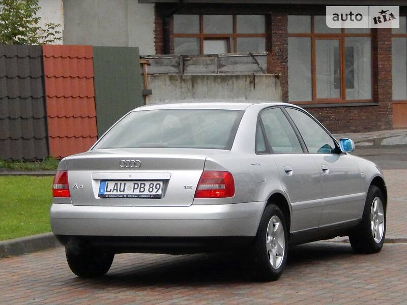 Седан Audi A4 2000 в Сарнах