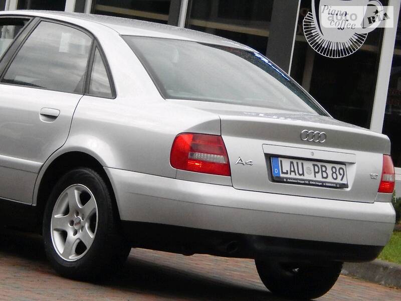 Седан Audi A4 2000 в Сарнах
