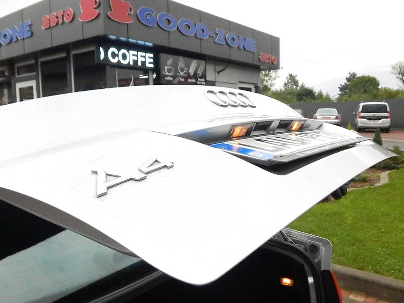 Седан Audi A4 2000 в Сарнах