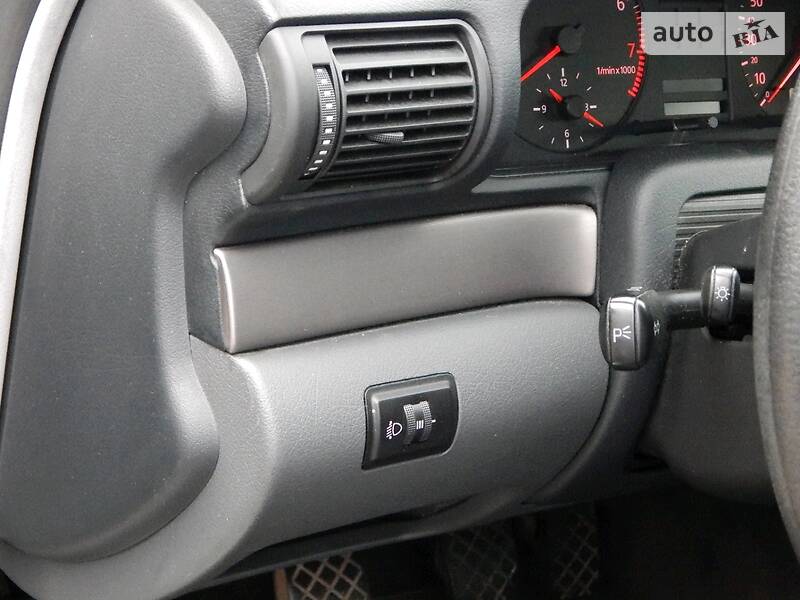 Седан Audi A4 2000 в Сарнах