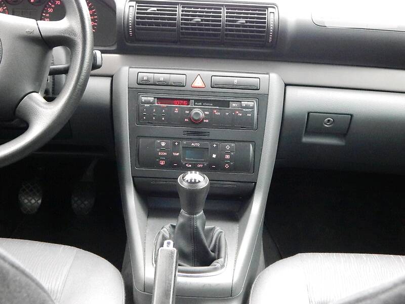 Седан Audi A4 2000 в Сарнах