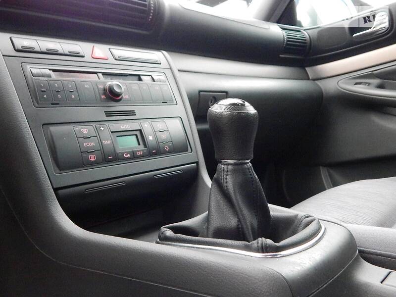 Седан Audi A4 2000 в Сарнах