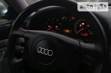 Седан Audi A4 2000 в Сарнах