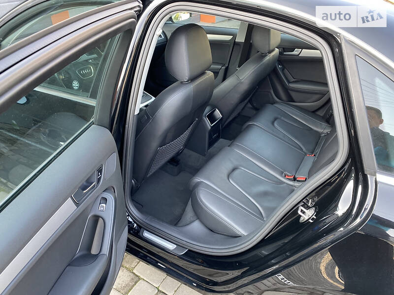 Седан Audi A4 2012 в Киеве