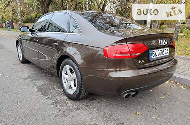 Седан Audi A4 2011 в Рівному