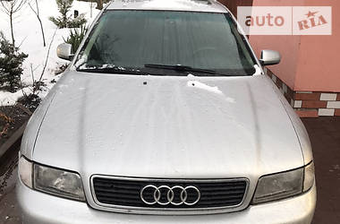 Седан Audi A4 1995 в Городке