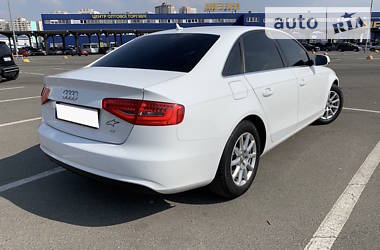 Седан Audi A4 2014 в Киеве