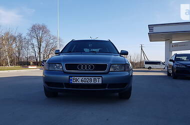 Универсал Audi A4 1999 в Вараше