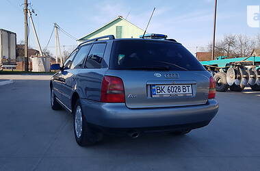 Универсал Audi A4 1999 в Вараше