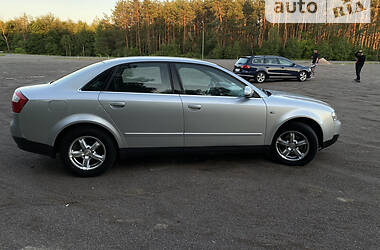 Седан Audi A4 2002 в Сарнах