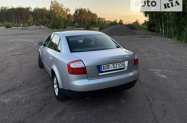 Седан Audi A4 2002 в Сарнах