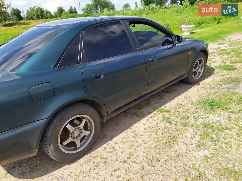 Седан Audi A4 1996 в Теплике