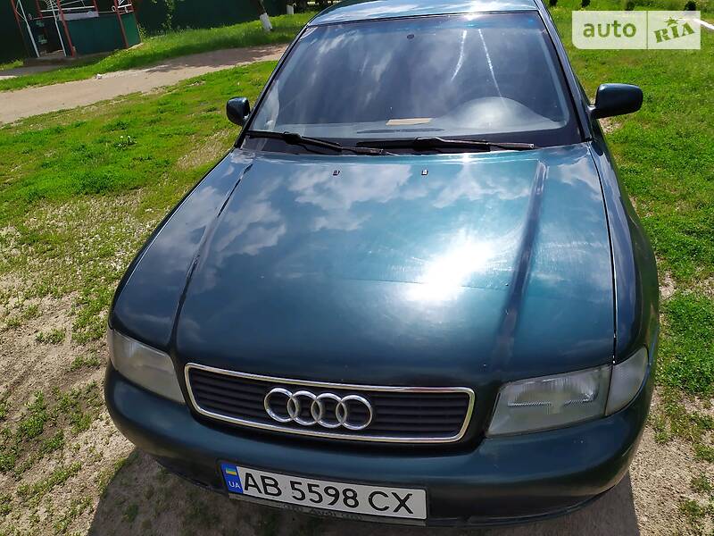 Седан Audi A4 1996 в Теплике