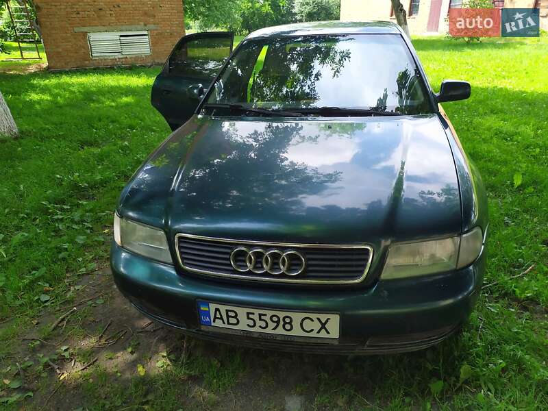Седан Audi A4 1996 в Теплике