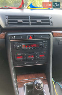 Седан Audi A4 2004 в Києві