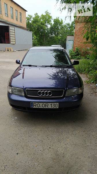 Седан Audi A4 1996 в Кобеляках