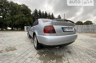 Седан Audi A4 1996 в Львове