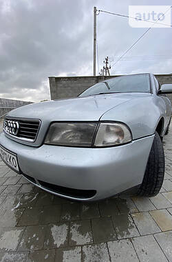 Седан Audi A4 1996 в Львове