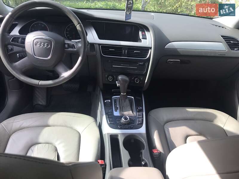 Седан Audi A4 2009 в Ровно