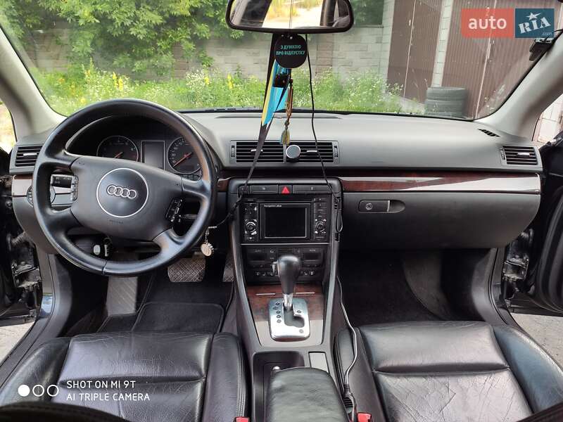 Седан Audi A4 2001 в Сарнах