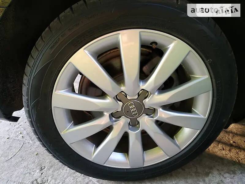 Седан Audi A4 2015 в Николаеве