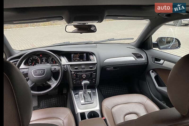 Седан Audi A4 2012 в Львове