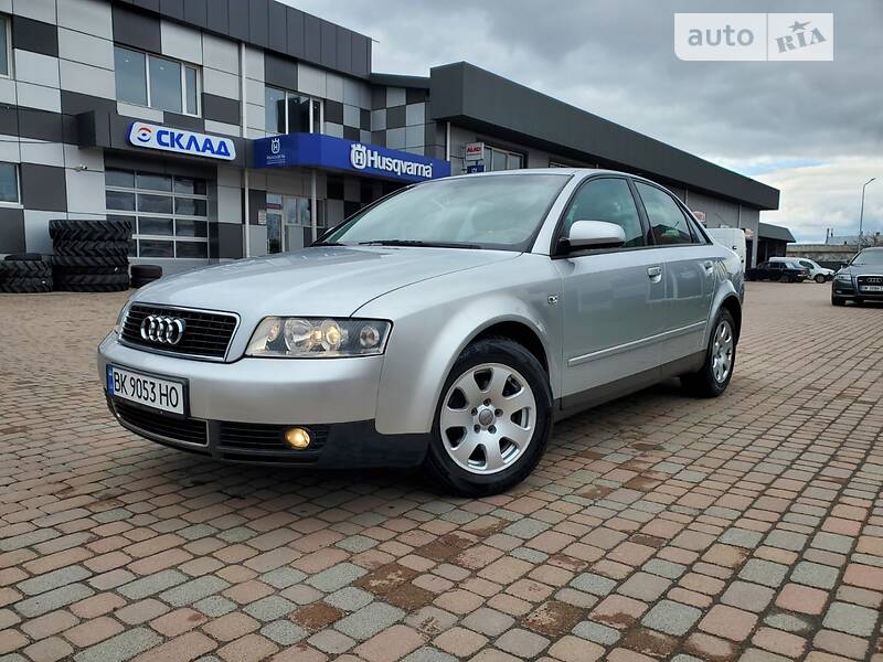 Седан Audi A4 2003 в Сарнах