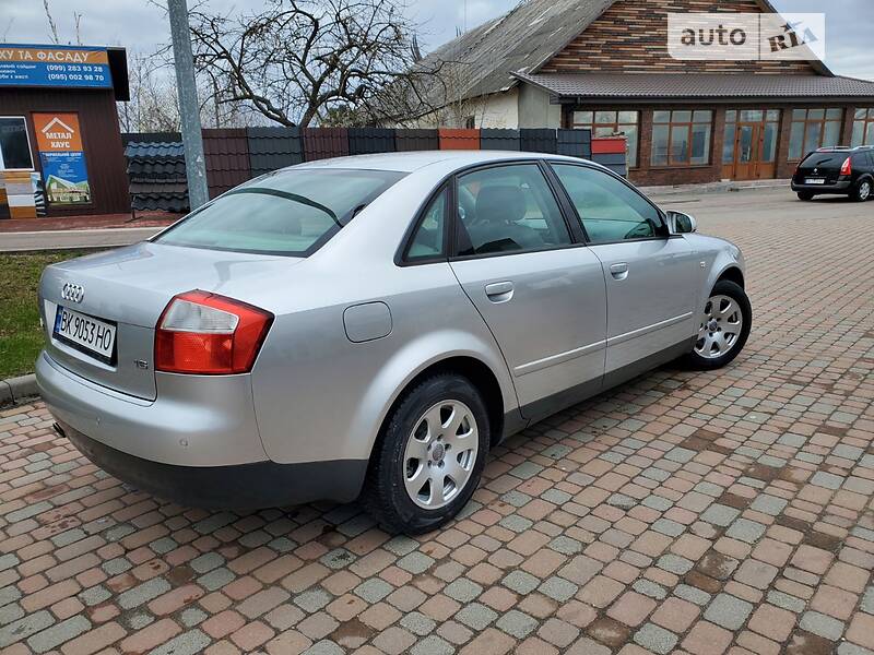 Седан Audi A4 2003 в Сарнах