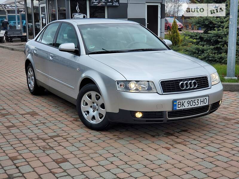 Седан Audi A4 2003 в Сарнах