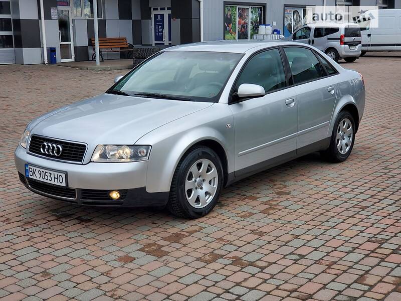 Седан Audi A4 2003 в Сарнах