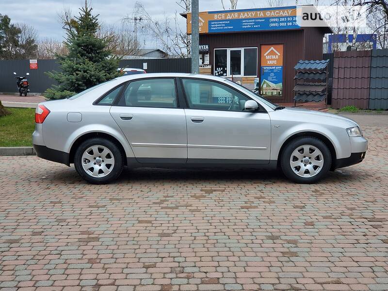 Седан Audi A4 2003 в Сарнах