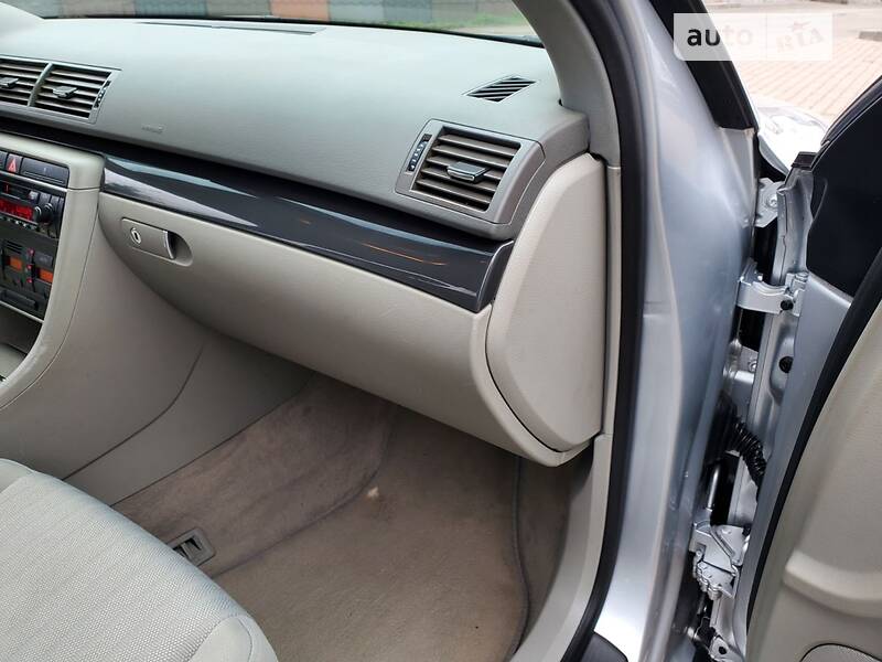 Седан Audi A4 2003 в Сарнах