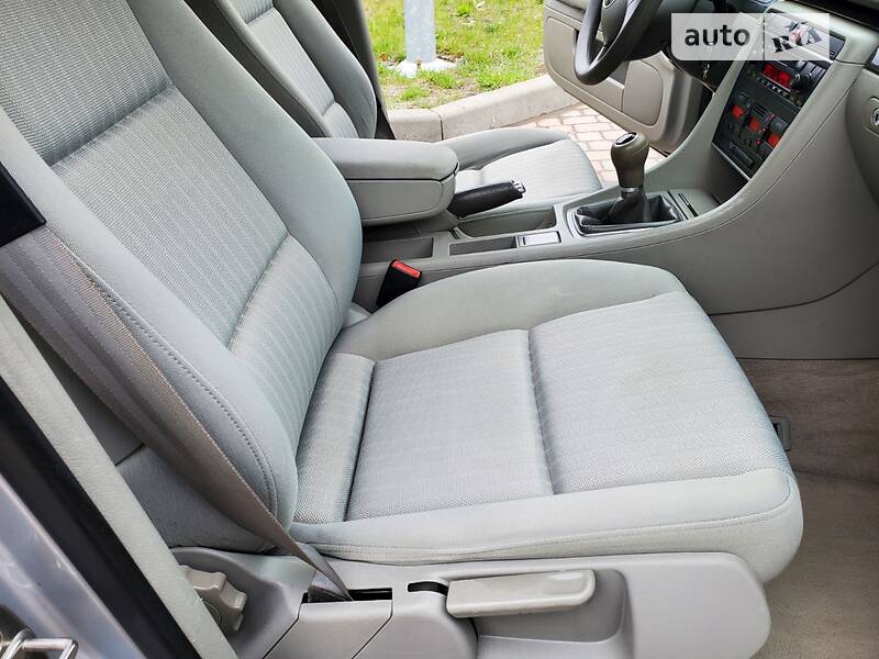 Седан Audi A4 2003 в Сарнах