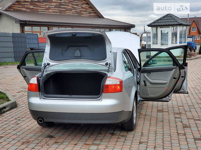 Седан Audi A4 2003 в Сарнах
