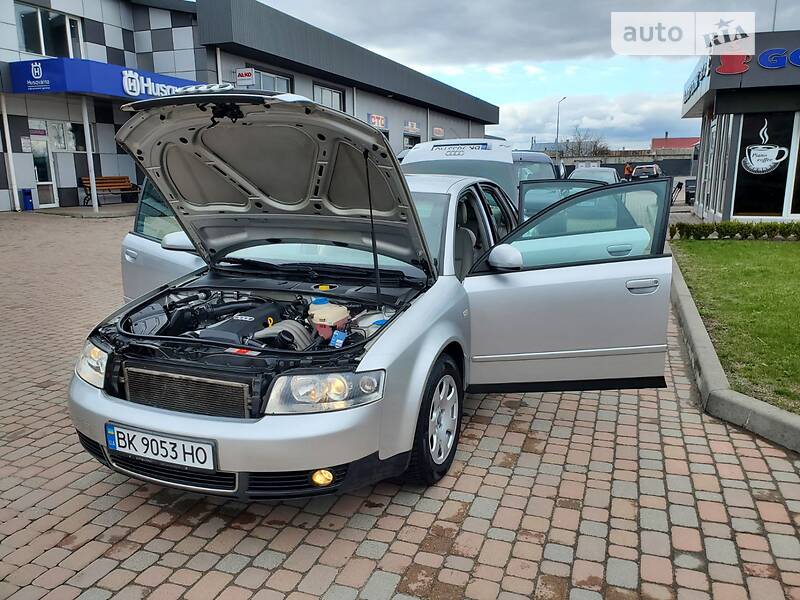 Седан Audi A4 2003 в Сарнах