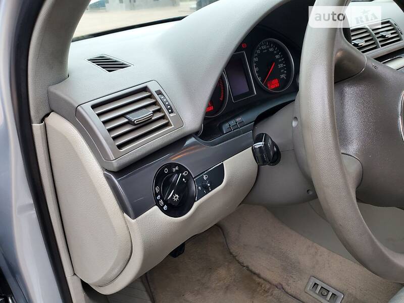 Седан Audi A4 2003 в Сарнах