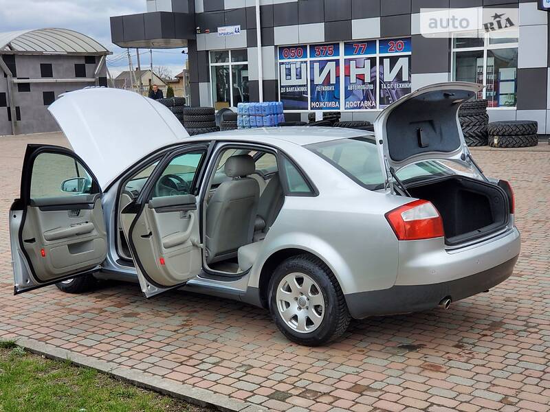 Седан Audi A4 2003 в Сарнах