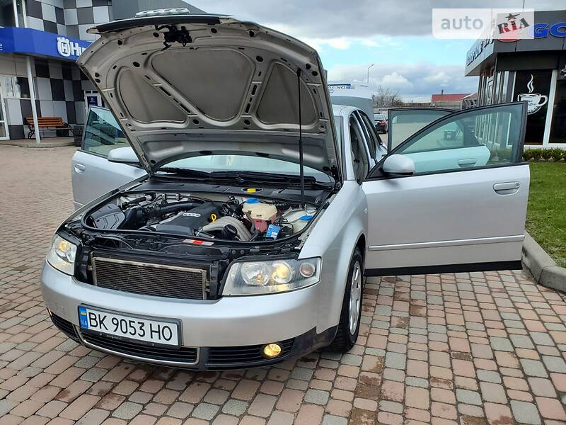 Седан Audi A4 2003 в Сарнах