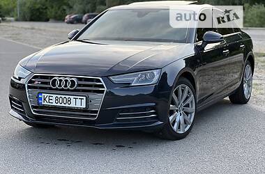 AUDI A4 2016