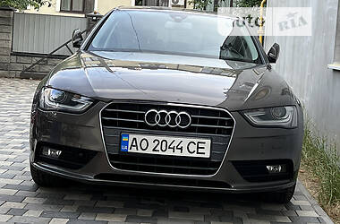 Седан Audi A4 2014 в Ужгороді