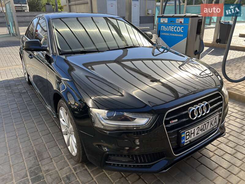 Седан Audi A4 2014 в 
