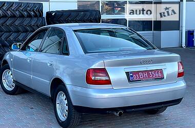 Седан Audi A4 2000 в 